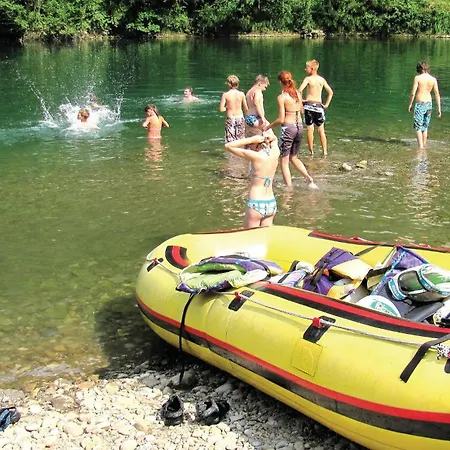 4 Bedroom Lovely In Kostel بيت للعطل *