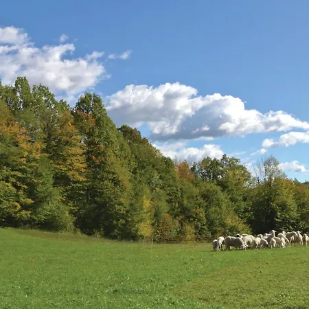 4 Bedroom Lovely In Kostel بيت للعطل Kupa