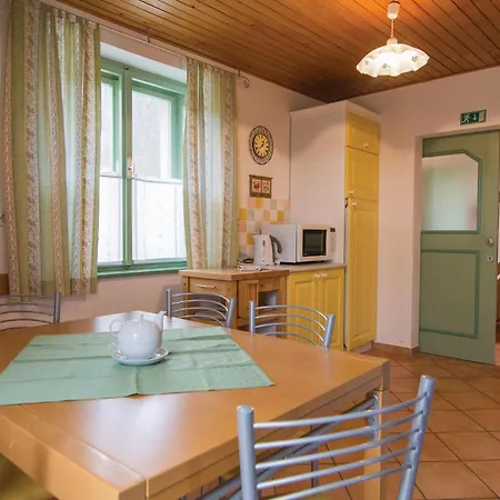 4 Bedroom Lovely In Kostel بيت للعطل Kupa